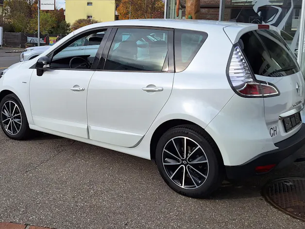 Renault Scénic 1.5 dCi Bose Automat mit AHK *frisch ab MFK*