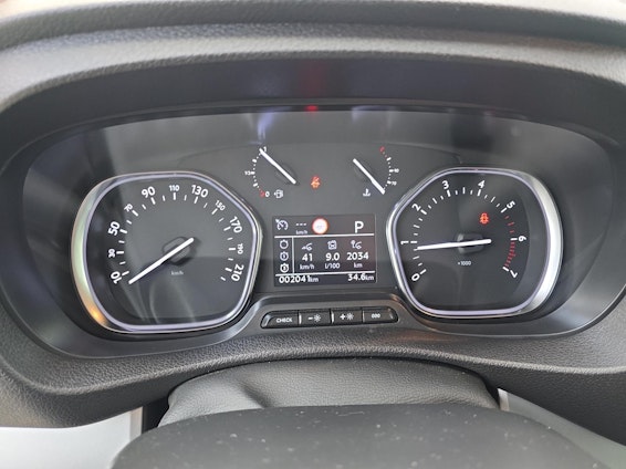 Vehicle image 9 Vehicle image 9