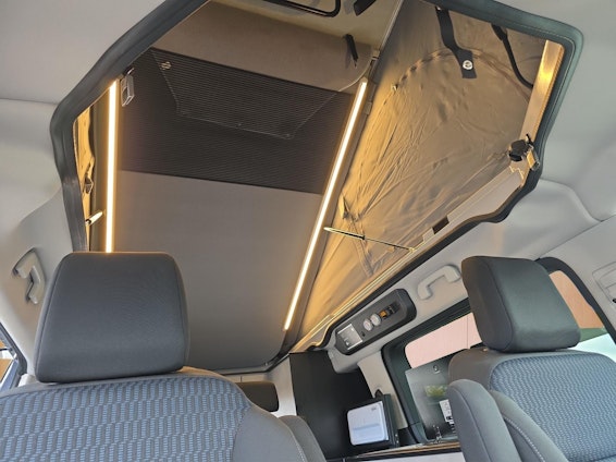 Vehicle image 14 Vehicle image 14