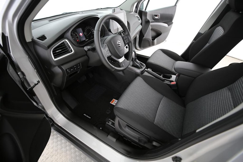 Vehicle image SUZUKI S-CROSS