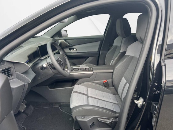 Vehicle image 4 Vehicle image 4