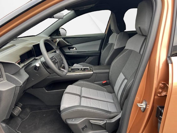 Vehicle image 4 Vehicle image 4