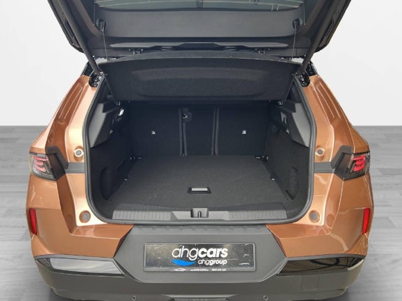 Vehicle image 8 Vehicle image 8