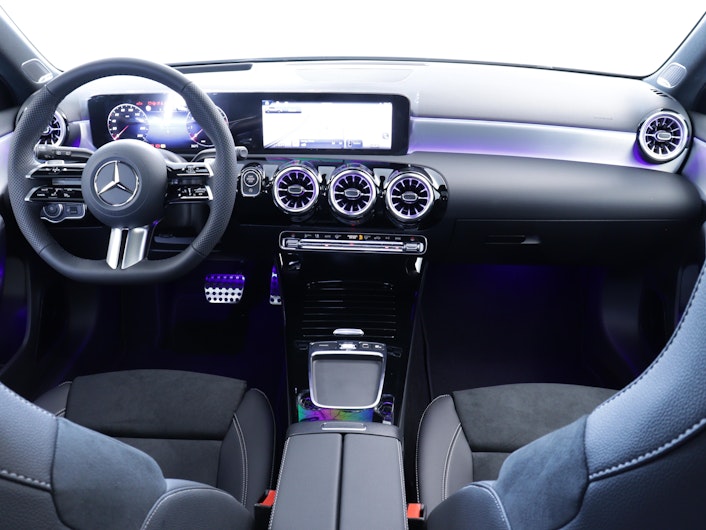 Vehicle image MERCEDES-BENZ A 200