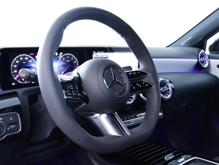 Vehicle image MERCEDES-BENZ A 200