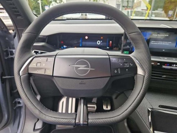 Vehicle image 6 Vehicle image 6