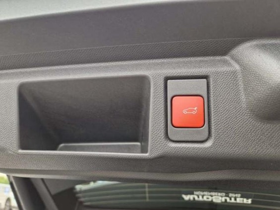 Vehicle image 15 Vehicle image 15