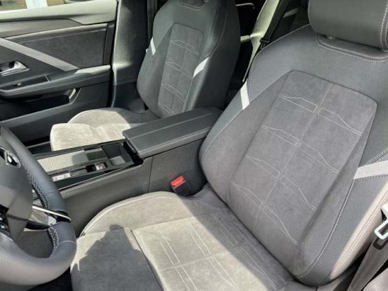 Vehicle image 9 Vehicle image 9