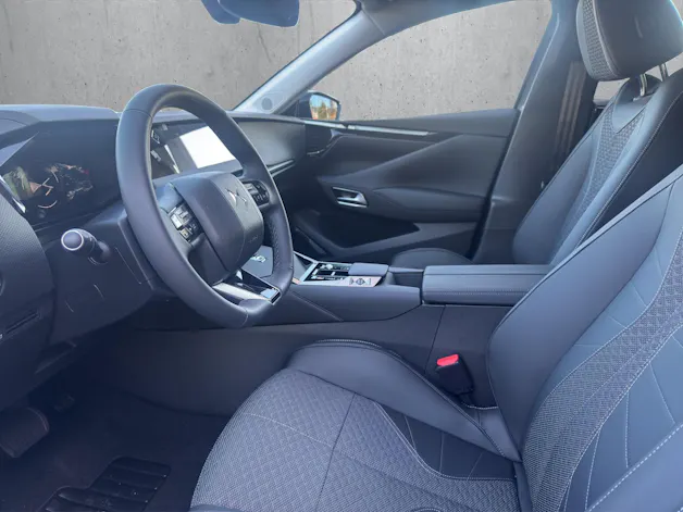 DS Automobiles No4 1.2 Hybrid Pallas