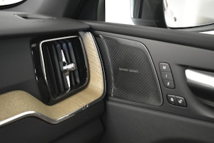 Vehicle image VOLVO XC60 2.0 B5 MH Ultra Dark AWD