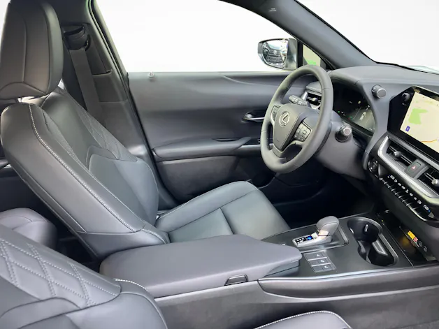 Lexus UX 300h F-Line