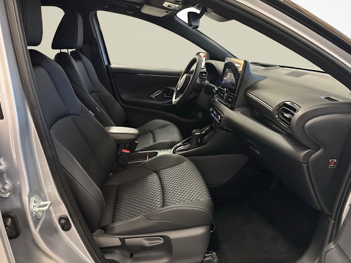 Vehicle image TOYOTA YARIS