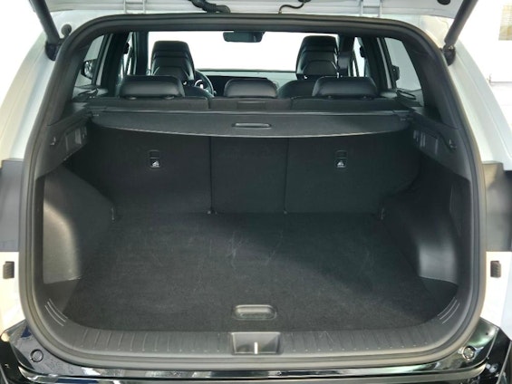 Vehicle image 14 Vehicle image 14