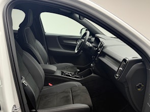 Vehicle image VOLVO XC40 2.0 B3 MH Plus Dark