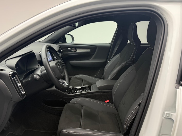 Vehicle image VOLVO XC40