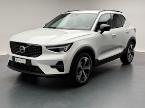 Vehicle image VOLVO XC40 2.0 B3 MH Plus Dark
