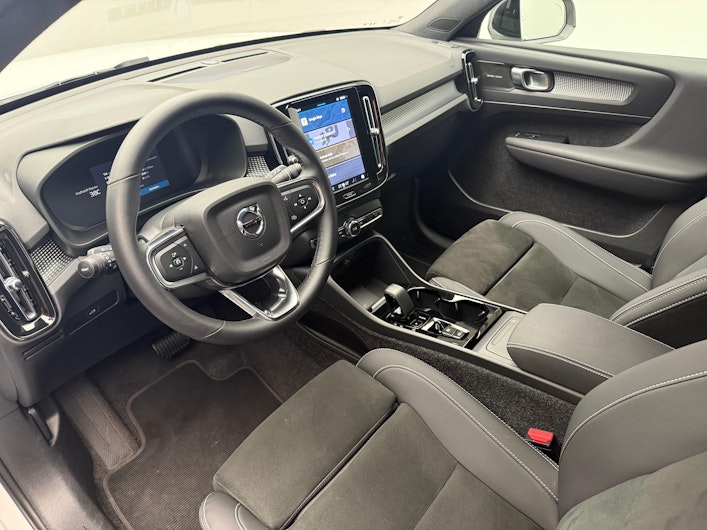 Vehicle image VOLVO XC40