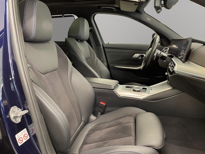 Vehicle image BMW 3 SERIES