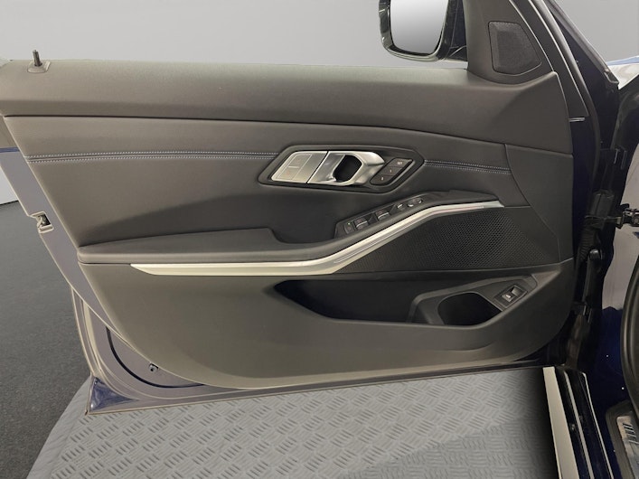 Vehicle image BMW 3 SERIES