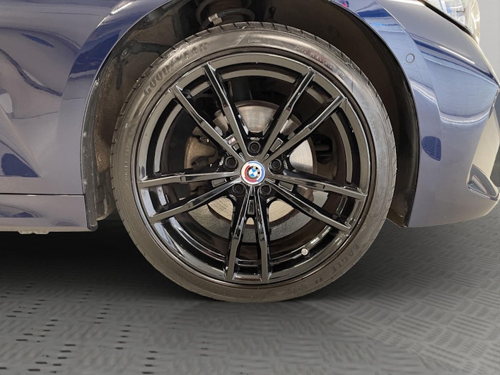 Vehicle image BMW 3 SERIES