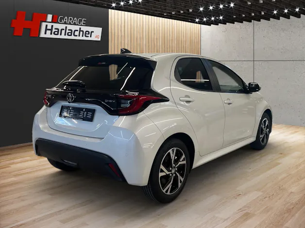 Toyota Yaris 1.5 VVT-i HSD Trend