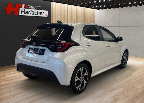 Vehicle image 4 Vehicle image 4