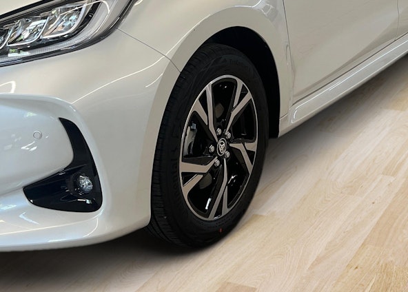 Vehicle image 9 Vehicle image 9