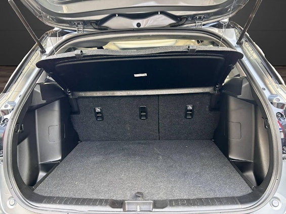 Vehicle image 6 Vehicle image 6