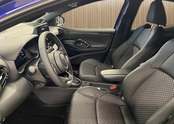 Vehicle image 10 Vehicle image 10