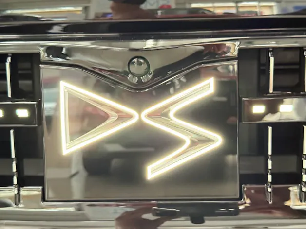 DS Automobiles No4 HYBRIDE 145 e-DCS6 Pallas
