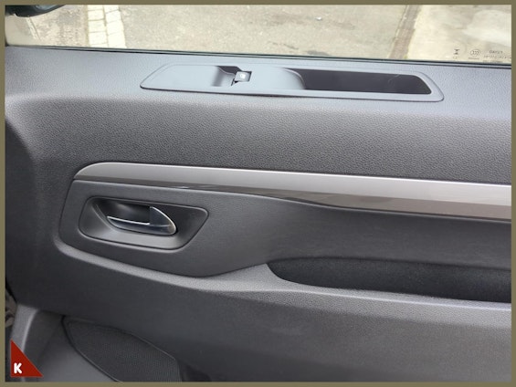 Vehicle image 16 Vehicle image 16