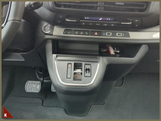 Vehicle image 14 Vehicle image 14