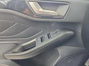 Vehicle image FORD Focus Station Wagon 1.0i EcoB Hybrid 155 ST-Line