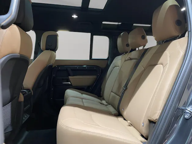 Land Rover Defender 110 3.0 D I6 300 X-Dynamic HSE