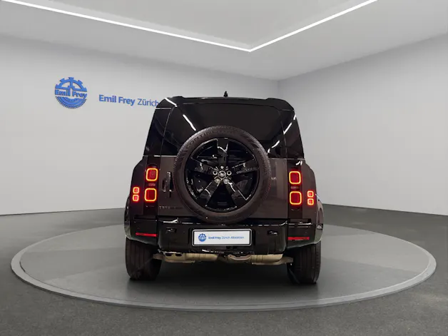 Land Rover Defender 110 3.0 D I6 300 X-Dynamic HSE