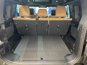 Land Rover Defender 110 3.0 D I6 300 X-Dynamic HSE