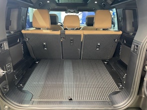 Vehicle image LAND ROVER Defender 110 3.0 D I6 300 X-Dynamic HSE