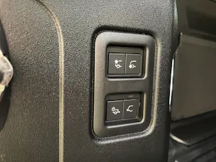 Land Rover Defender 110 3.0 D I6 300 X-Dynamic HSE