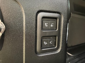 Vehicle image LAND ROVER Defender 110 3.0 D I6 300 X-Dynamic HSE