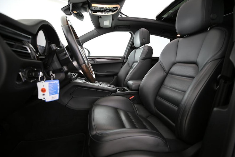 Vehicle image PORSCHE MACAN