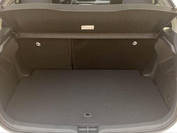 Vehicle image 9 Vehicle image 9