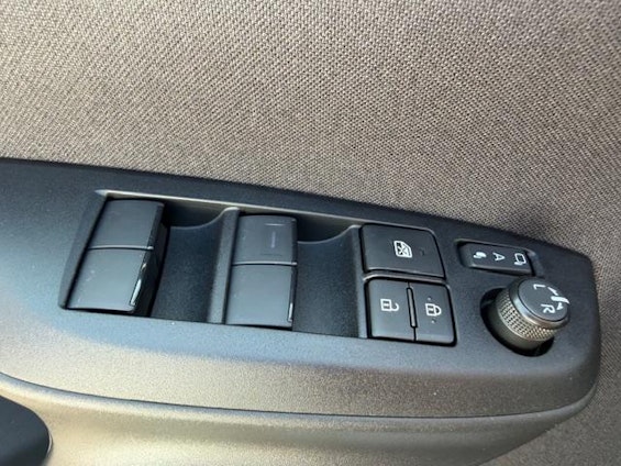 Vehicle image 17 Vehicle image 17