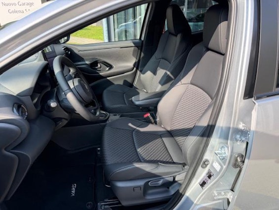 Vehicle image 8 Vehicle image 8