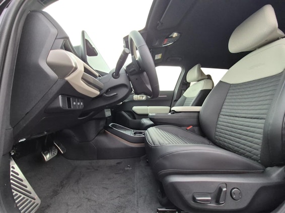 Vehicle image 8 Vehicle image 8