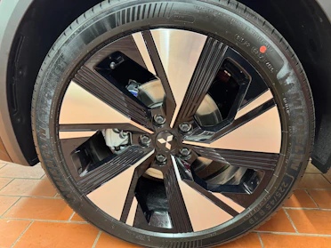 MITSUBISHI GRANDIS 8