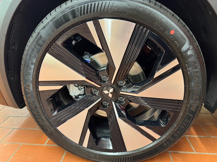 Vehicle image MITSUBISHI GRANDIS