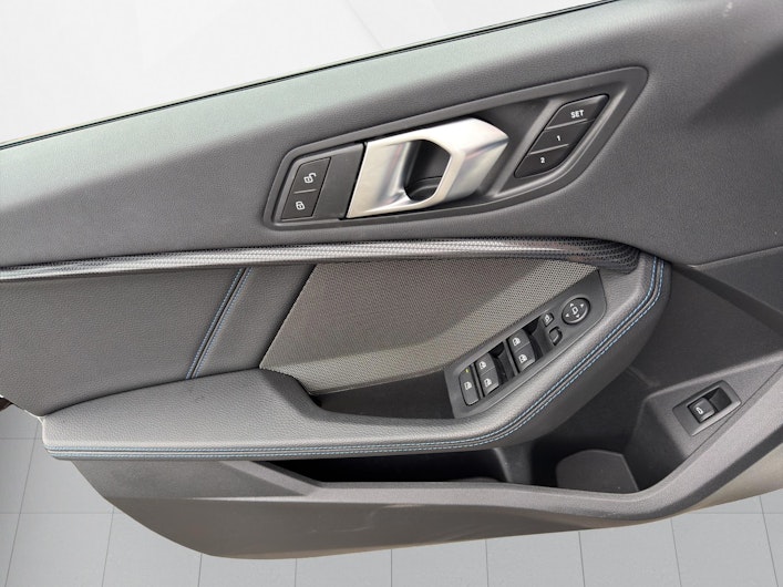 Vehicle image BMW 1 SERIES