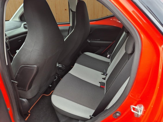 Vehicle image 10