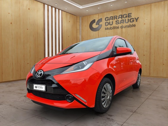 First vehicle image