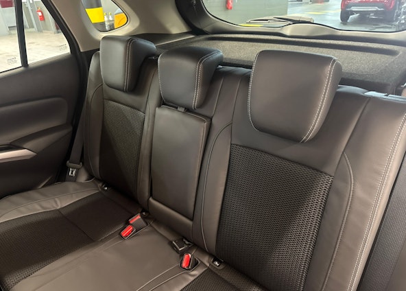 Vehicle image 13 Vehicle image 13